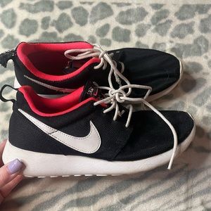 Nike Roche Tennis Shoes size 6.5 Y